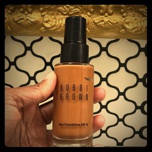 Bobbi Brown foundation - Warm Almond